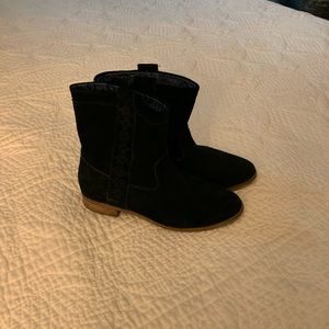 Black suede Toms booties